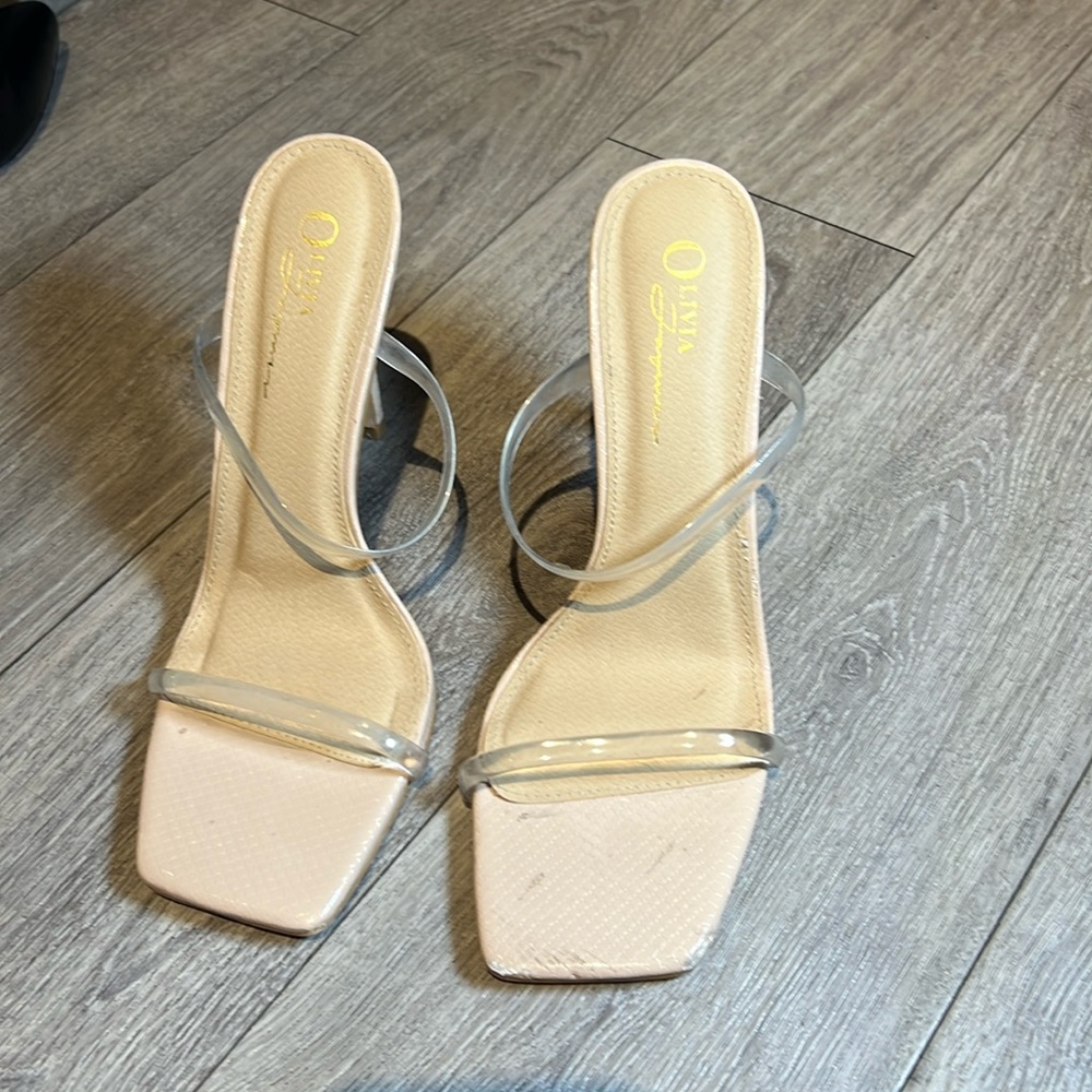 Women’s light pink heels